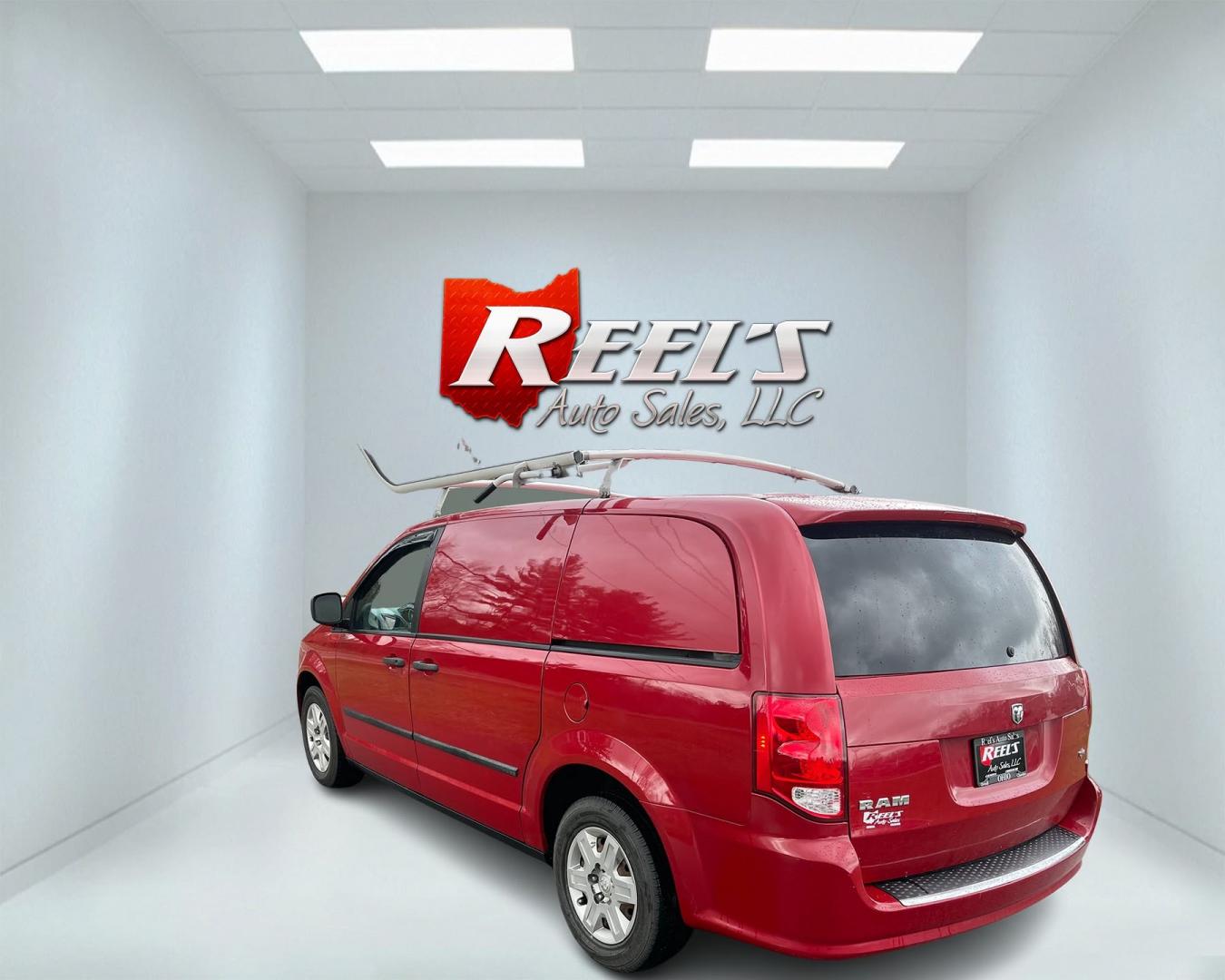 2014 Red /Black Dodge Cargo Van Tradesman (2C4JRGAG6ER) with an 3.6L V6 DOHC 24V engine, 6-Speed Automatic transmission, located at 547 E. Main St., Orwell, OH, 44076, (440) 437-5893, 41.535435, -80.847855 - This 2014 Ram C/V Tradesman is a versatile commercial van equipped with a 3.6-liter Pentastar V6 engine mated to a 6-speed automatic transmission. This one-owner vehicle boasts an auto-dimming rearview mirror, a payload capacity of 1,800 pounds, and a towing capacity of 3,600 pounds. With its robust - Photo#12